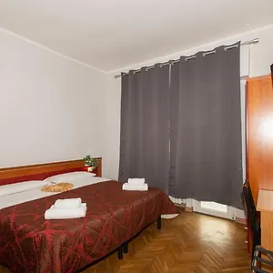 Gioia 2* Milán